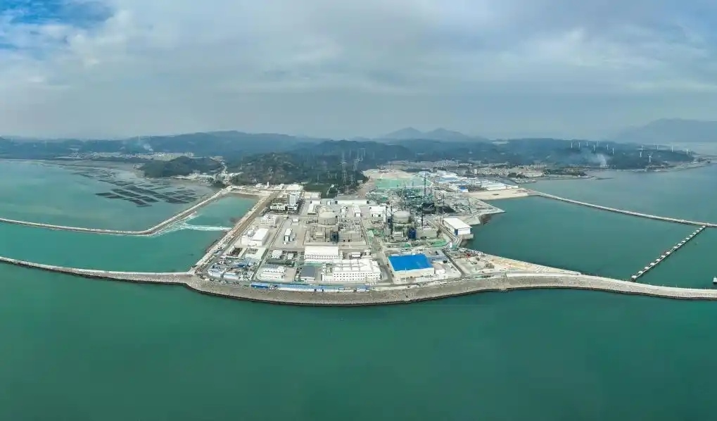 △2025年1月1日0時17分，經(jīng)過168小時滿功率連續(xù)運行考核，漳州核電1號機組正式投入商業(yè)運行。