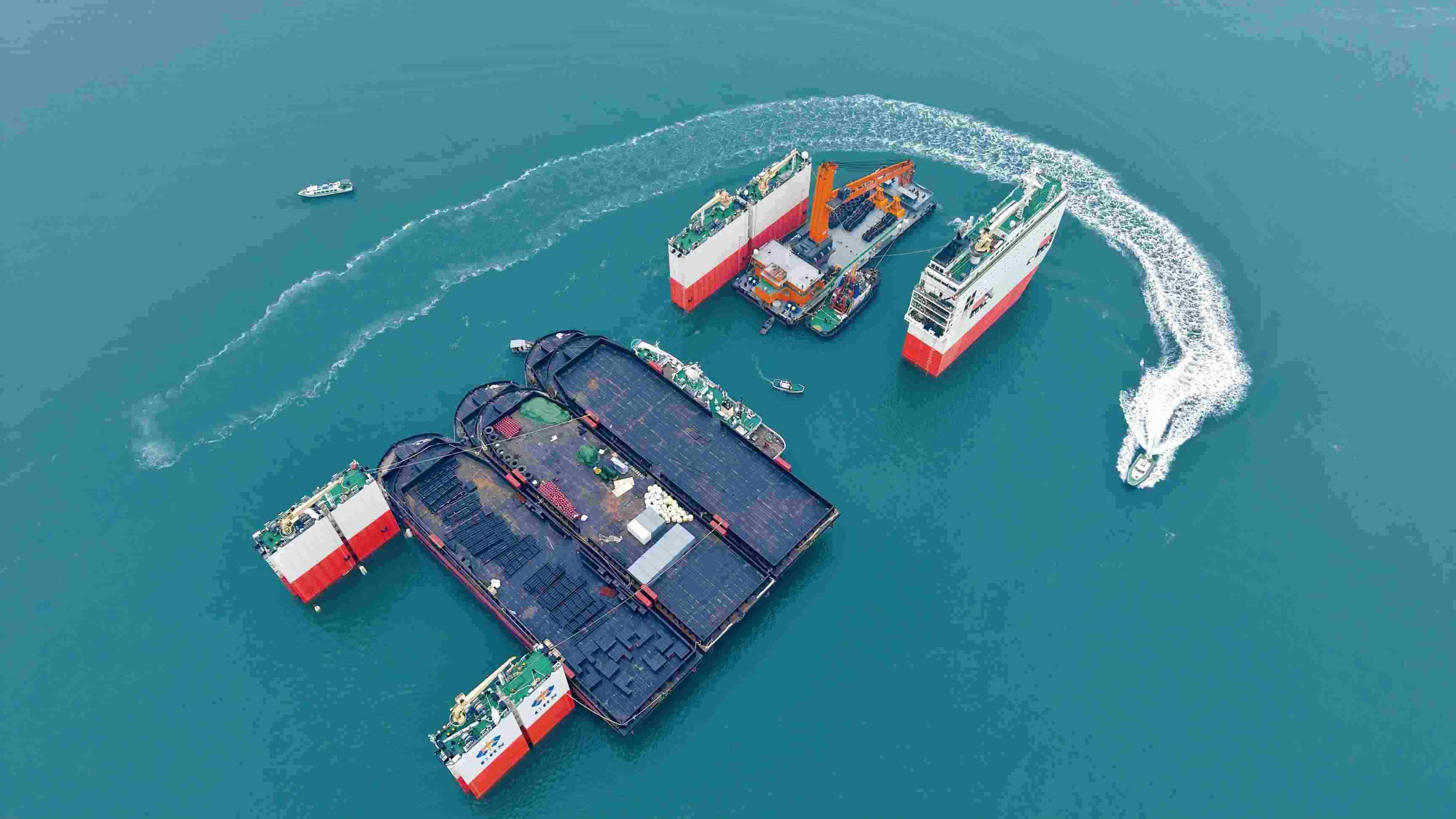 “華瑞龍”輪裝載13艘船舶前往幾內(nèi)亞。受訪方供圖