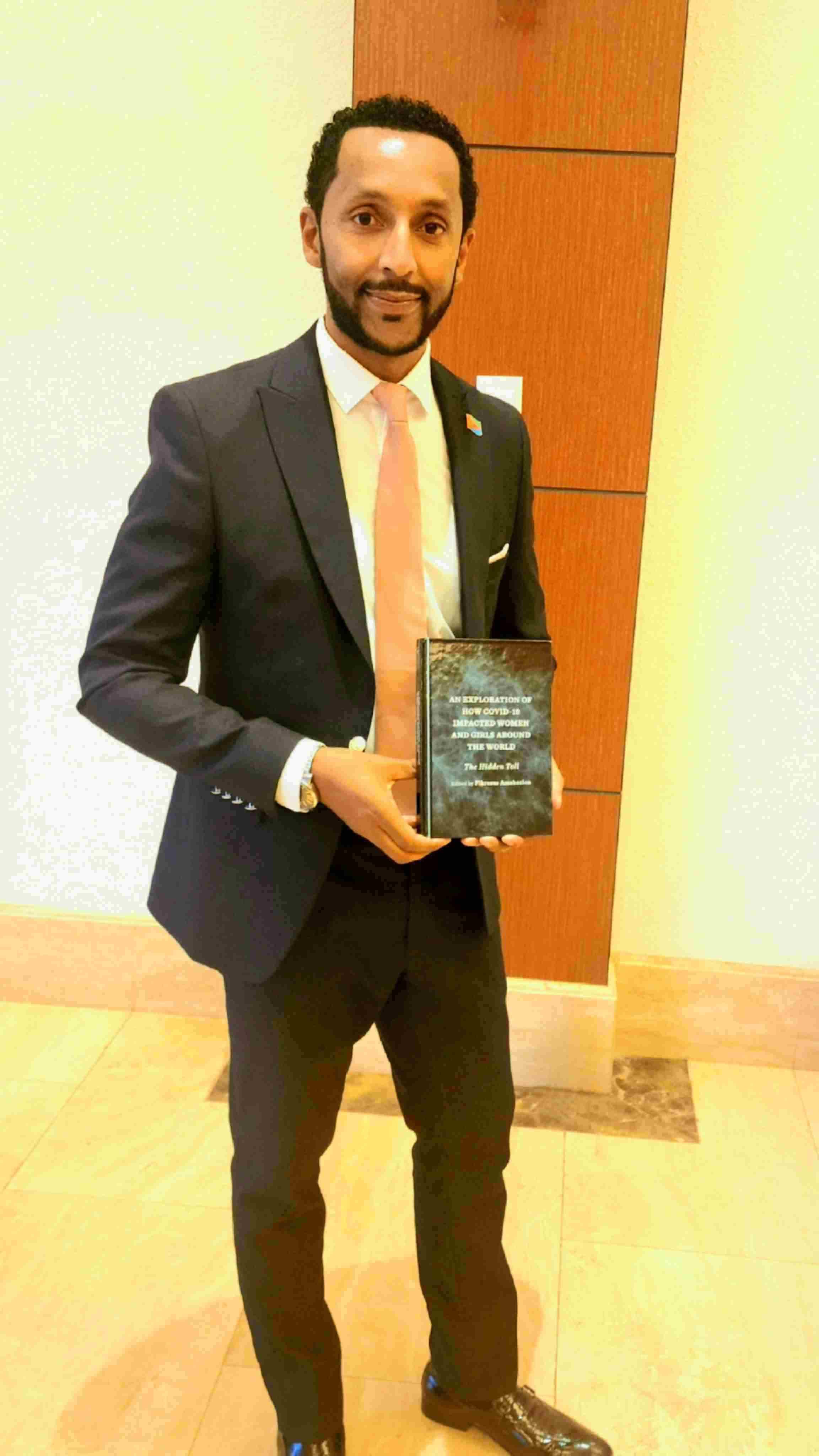 厄立特里亞戰(zhàn)略研究中心研究員、知名作家學(xué)者菲克雷耶蘇斯。圖片由受訪者提供