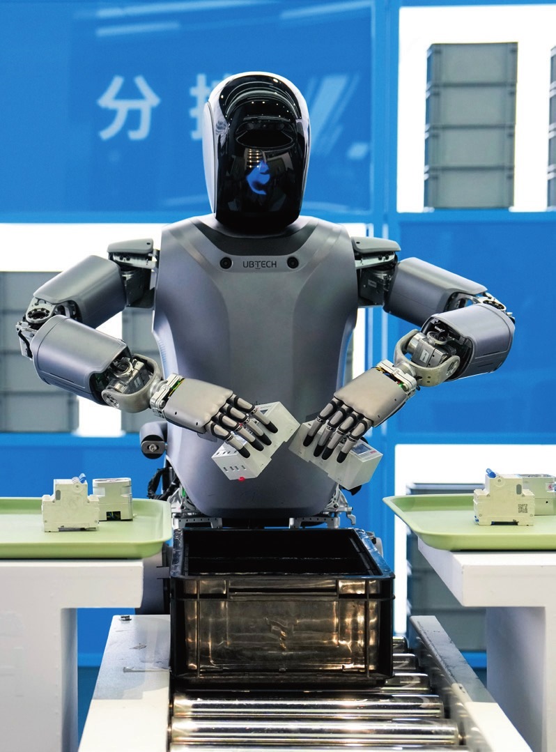 北京“機器人大世界”展示的優(yōu)必選人形機器人（2025年2月24日攝）。鞠煥宗攝/本刊