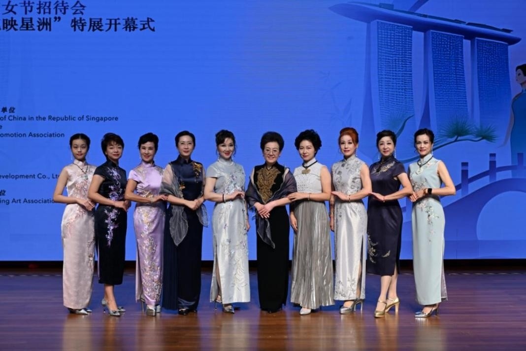 海派旗袍走秀展示著不同款式旗袍的獨特魅力。新加坡中國文化中心供圖