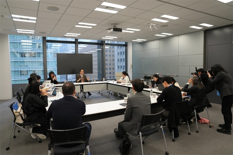 聯(lián)合采訪佳能全球戰(zhàn)略研究所研究主任宮家邦彥。中日韓合作秘書處供圖