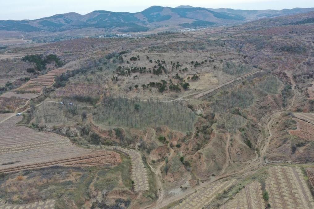 朝陽凌源無白丁遺址群（2024年11月23日攝）。新華社發(fā)（遼寧省文物考古研究院供圖）