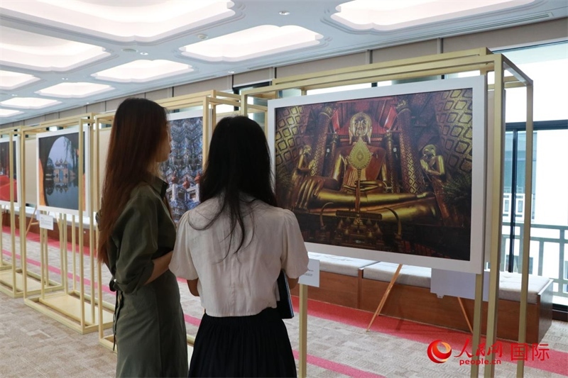 “遇見(jiàn)”攝影展現(xiàn)場(chǎng)。朱瀟逸攝