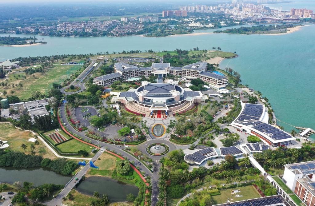 這是3月21日拍攝的博鰲亞洲論壇國際會(huì)議中心（無人機(jī)照片）。新華社記者 郭程 攝