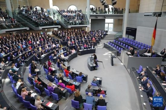 3月25日，在德國柏林，新一屆德國聯(lián)邦議院成立并召開首次全體會議。新華社記者 杜哲宇 攝