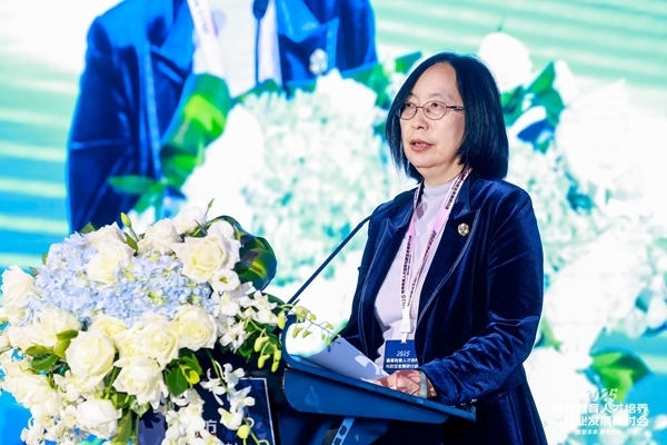 中國(guó)高等教育學(xué)會(huì)學(xué)術(shù)咨詢發(fā)展委員會(huì)委員、中國(guó)高等教育學(xué)會(huì)原副秘書(shū)長(zhǎng)、《中國(guó)高教研究》主編王小梅。