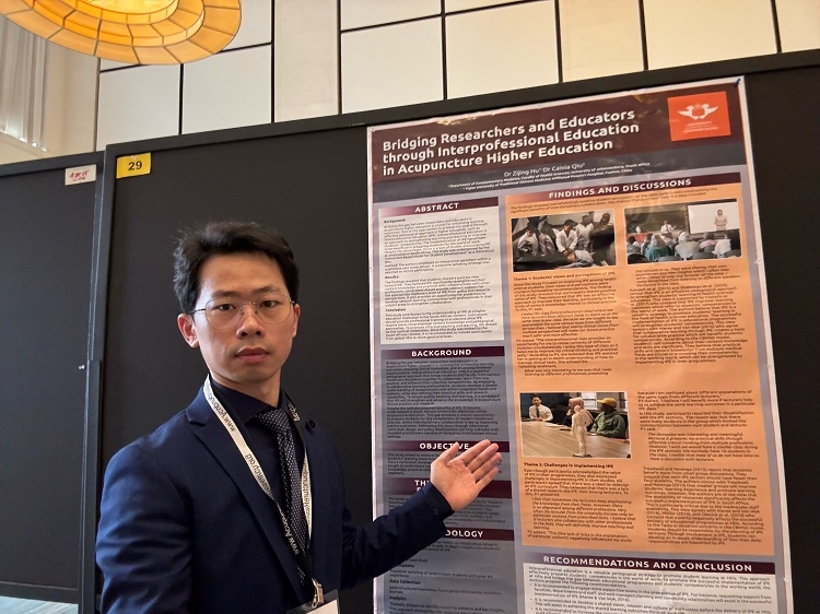 胡紫景醫(yī)生在國際針灸學術(shù)會議中。約翰內(nèi)斯堡大學供圖