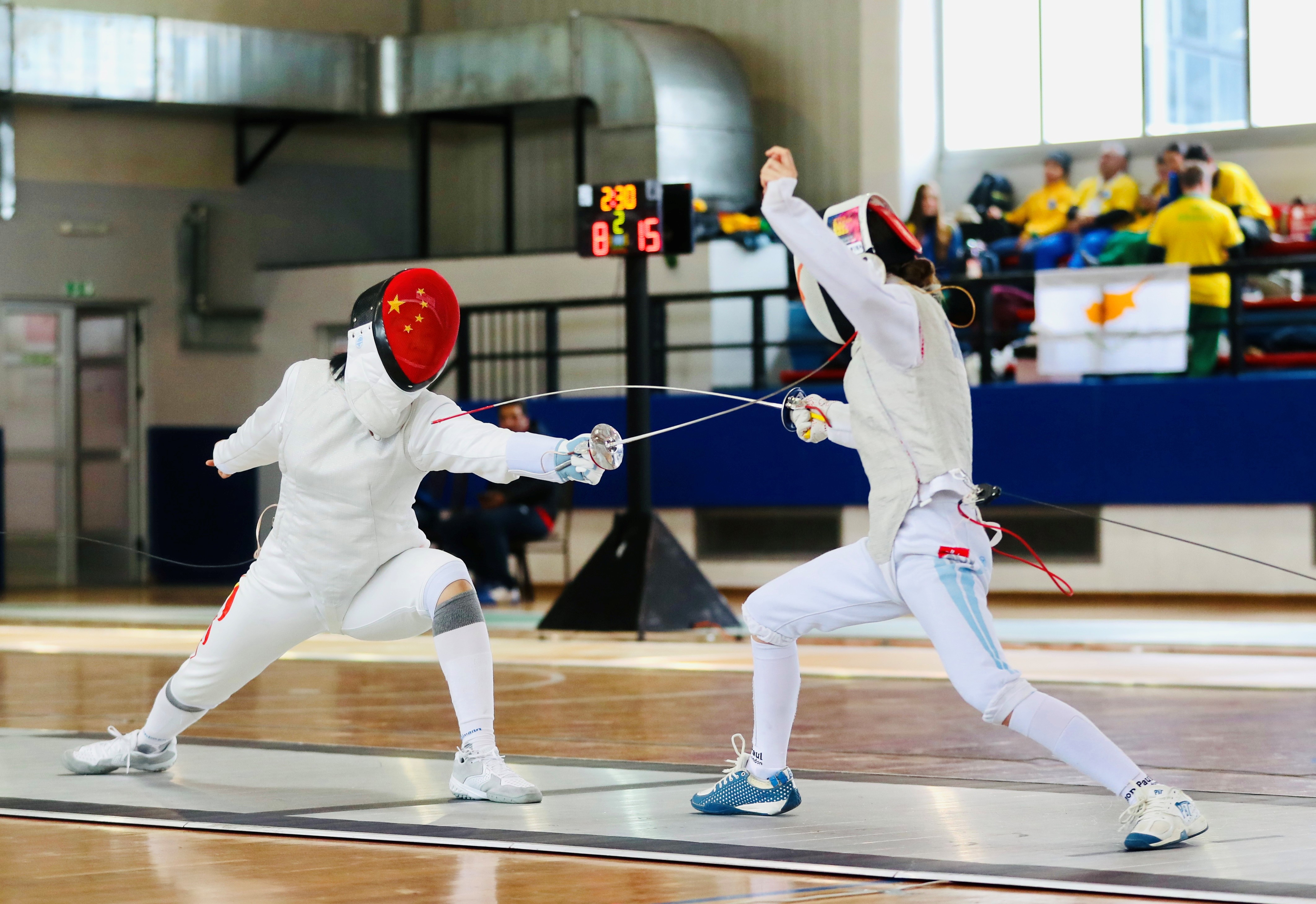 閔文珺（左）在比賽中。圖片來源：中國中學(xué)生體育代表團(tuán)