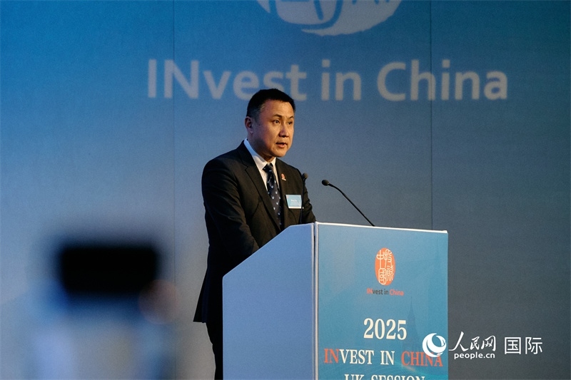 中國商務(wù)部外資司司長(zhǎng)朱冰發(fā)表致辭。楊浩鵬攝