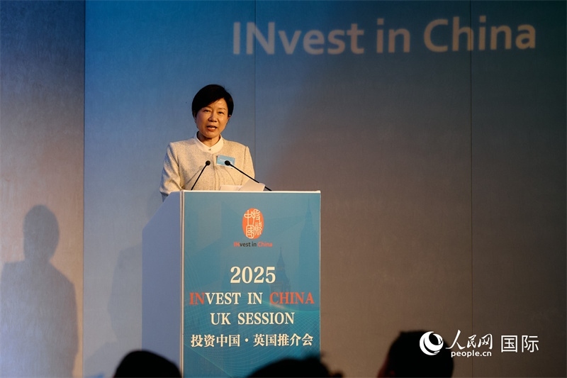 湖南省商務(wù)廳廳長(zhǎng)龍小紅做商務(wù)工作情況推介。楊浩鵬攝。