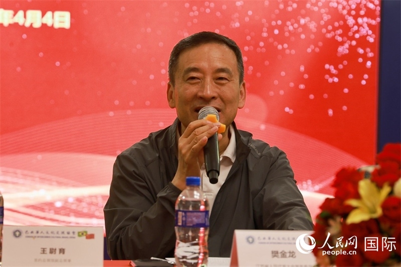 江蘇省人大常務(wù)委員會(huì)常務(wù)副主任樊金龍?jiān)谧剷?huì)上致辭。人民網(wǎng)記者 陳海琪攝