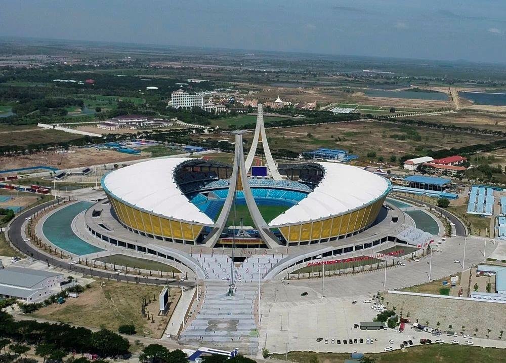 由中國援建的柬埔寨國家體育場項目于2021年12月18日正式啟用。