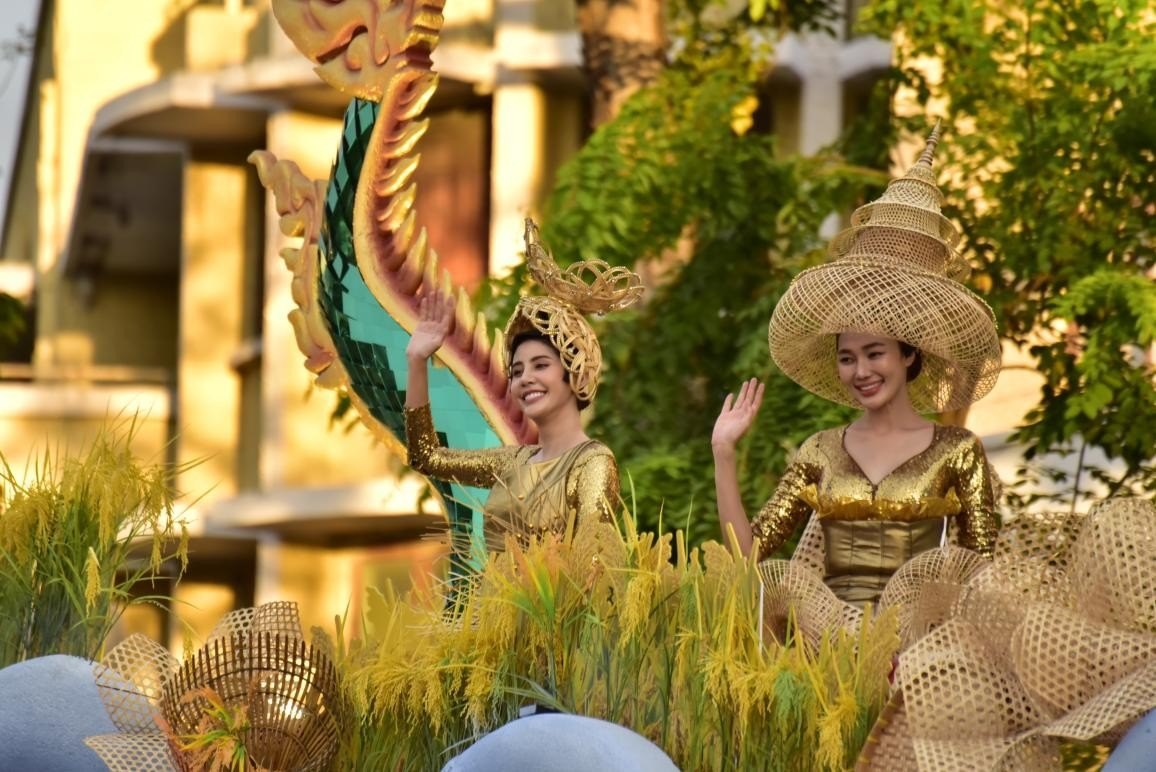 “祝福之河”花車以神龍形象象征水的神圣與豐饒，寓意祈福納祥。泰國國家旅游局供圖