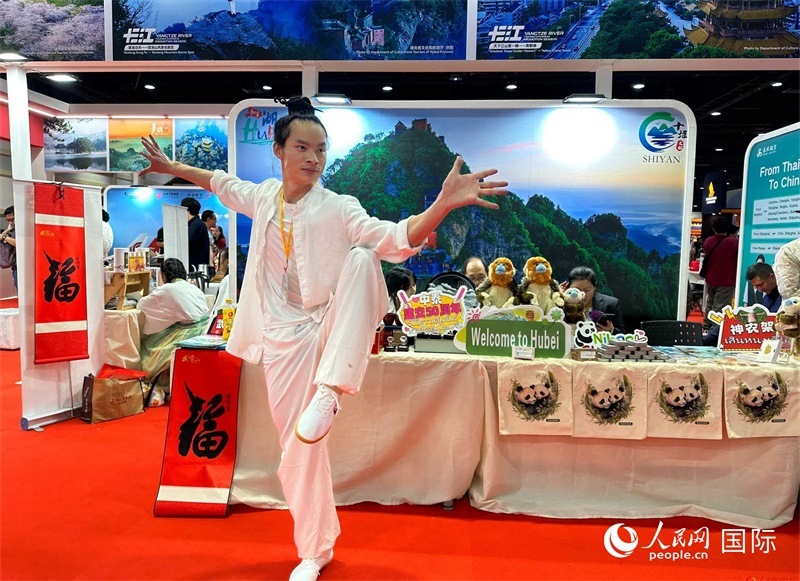 中國武當(dāng)功夫走進東南亞，以精湛的武藝和飄逸的身姿詮釋中國武術(shù)的精髓。人民網(wǎng)記者 簡承淵攝