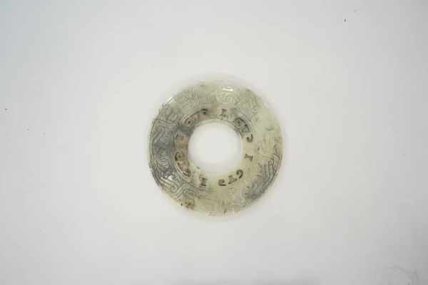 武王墩一號墓出土的鏤孔玉璧。全國十大考古新發(fā)現(xiàn)活動辦公室供圖