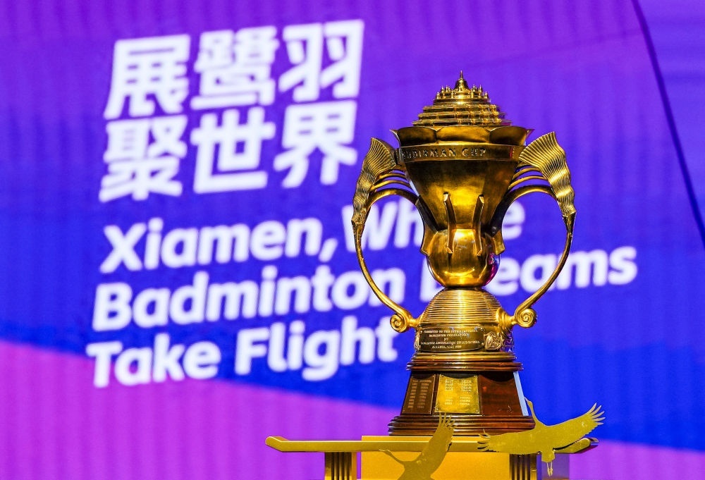 這是5月4日在決賽前拍攝的蘇迪曼獎杯。新華社記者 孫非 攝