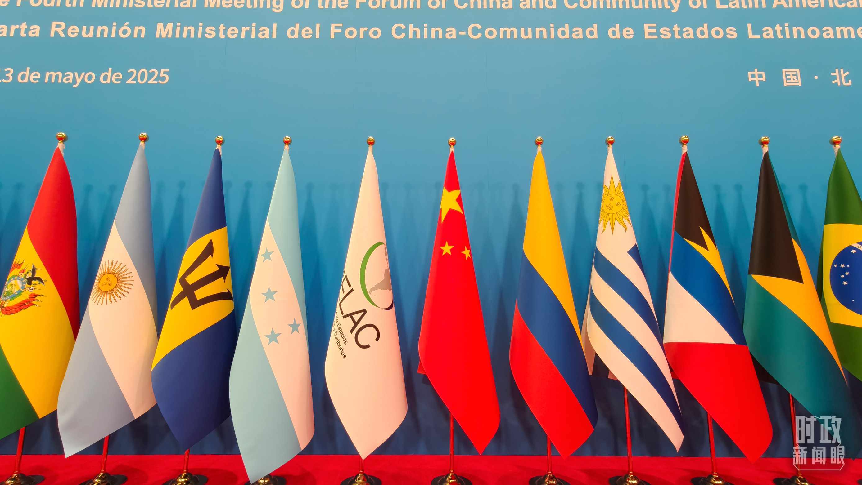 開(kāi)幕式現(xiàn)場(chǎng)的旗陣。（總臺(tái)央視記者陸泓宇拍攝）