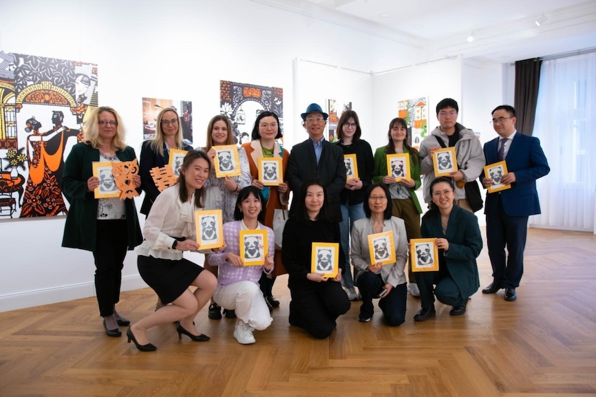 嘉賓合影。圖片由布達佩斯中國文化中心供圖