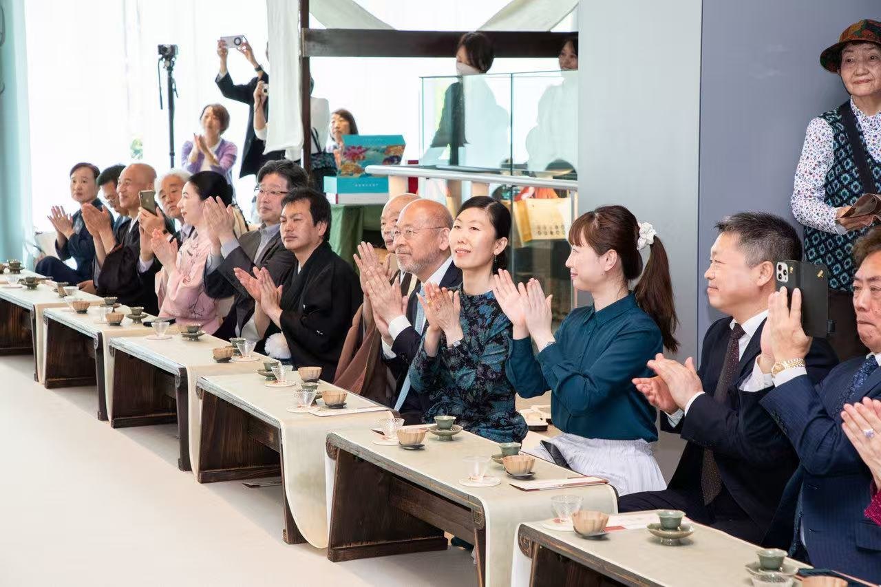 中日兩國文旅界、各茶道流派嘉賓出席開幕式。中國駐大阪旅游辦事處供圖