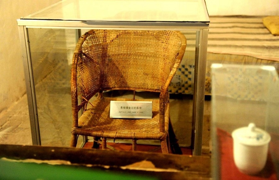 這是在河南省蘭考縣焦裕祿同志紀念館內(nèi)拍攝的焦裕祿曾用過的藤椅（2014年5月5日攝）。新華社記者 朱祥 攝