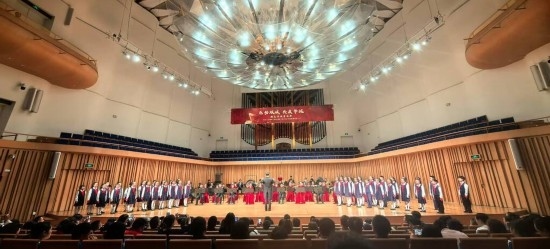 重慶大學(xué)城樹人小學(xué)校管樂團(tuán)參加比賽。