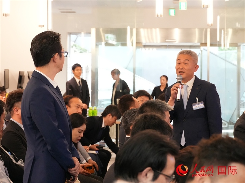 參會企業(yè)與海南代表團積極交流。