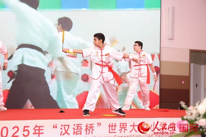 雙節(jié)棍表演。人民網(wǎng)記者任皓宇攝