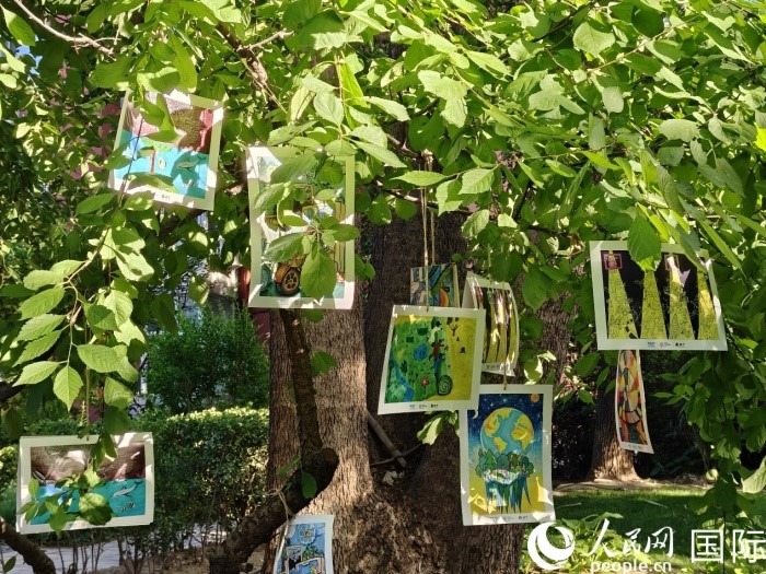 兒童環(huán)保繪畫展覽。人民網(wǎng)記者 李明攝