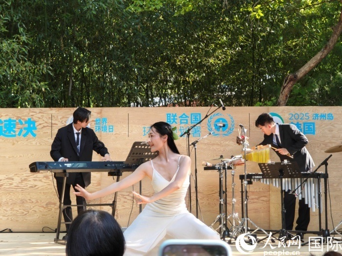 《舞，自然》舞蹈表演。人民網(wǎng)記者 李明攝