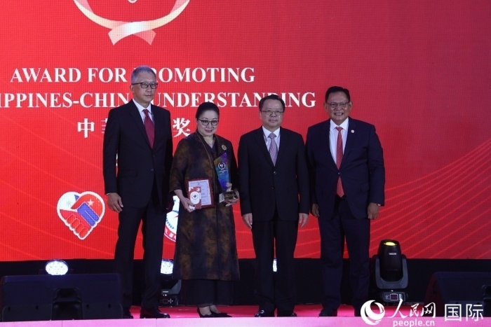 菲律賓前參議員許爾琦榮獲“終身成就獎(jiǎng)”。人民網(wǎng)記者 樊帆攝